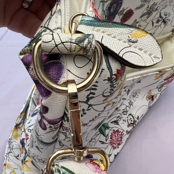 White Floral Leather Crossbody Handbag - Picture 5 of 9